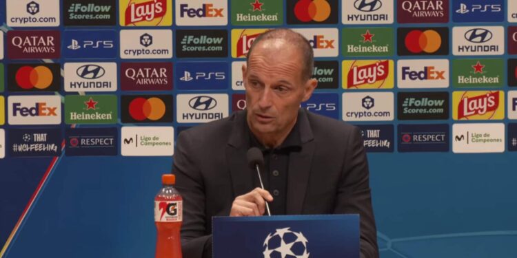 Allegri e il modulo Napoli: “Discorsi da bar”. Poi loda l’ex Juve: “È uno che…”