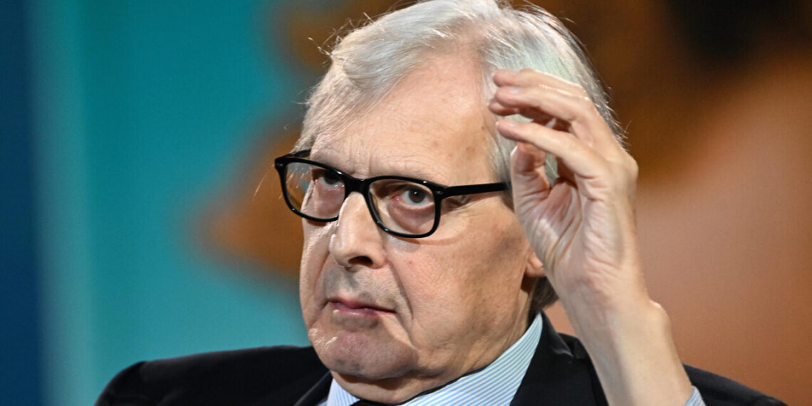 Vittorio Sgarbi in terapia intensiva, ‘condizioni critiche ma stabili’