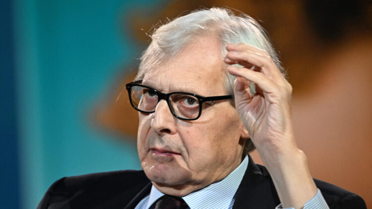 Vittorio Sgarbi in terapia intensiva, ‘condizioni critiche ma stabili’