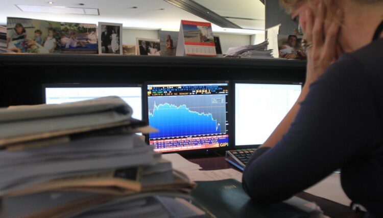 Spread in calo a 107 punti dopo l’asta dei Btp: il Tesoro ha raccolto 7 miliardi, i rendimenti