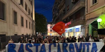 Corteo a Cosenza contro il caro carburante, traffico in tilt