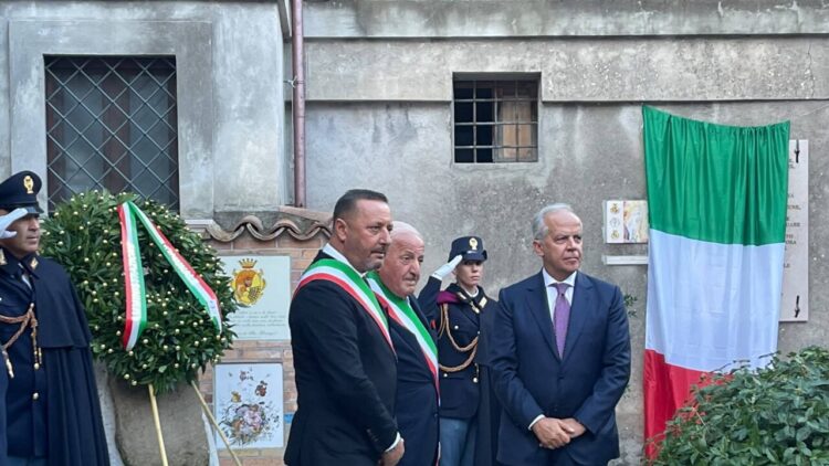 Piantedosi nel Sannio per lo scoprimento di una lapide dedicata a vittime del dovere