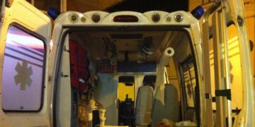 Fiamme in appartamento nel Casertano, poliziotti salvano madre e figlia