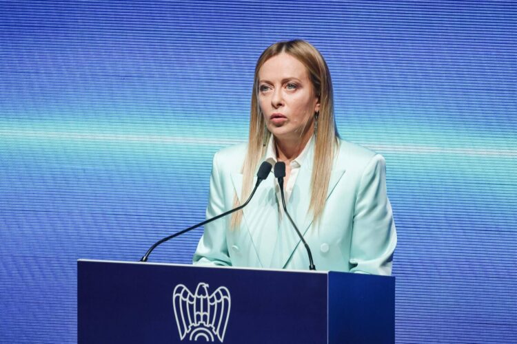 Meloni non molla la presa sull’energia, pressing su Ue per flessibilità: “Italia in Europa non per dire solo sì”