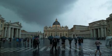 Meteo, arriva il maltempo: pioggia e temporali da Nord a Sud, poi torna il caldo