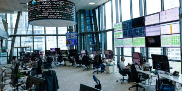Lo spread risale a 120 punti, rendimenti dei Btp in crescita al 4,70%
