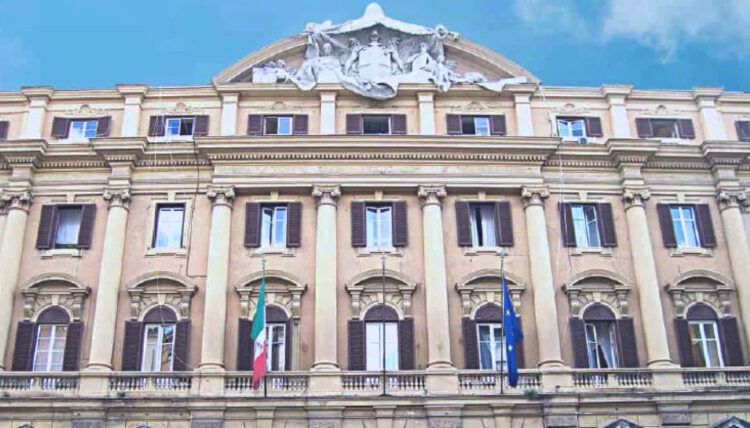 Titoli di Stato, Bruxelles studia limiti per le banche: a rischio la domanda di Btp italiani